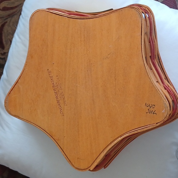 Vintage Longaberger Star Basket with Red Accents, two inserts, 2001 - Picture 5 of 6